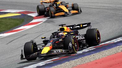 Troboj za zmago dobil Verstappen, Norris v enem zavoju izgubil dve mesti