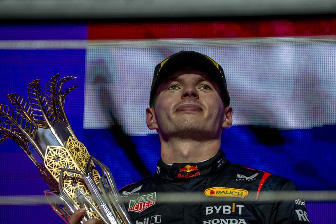 Max Verstappen stotič na stopničkah. | Foto: Guliverimage