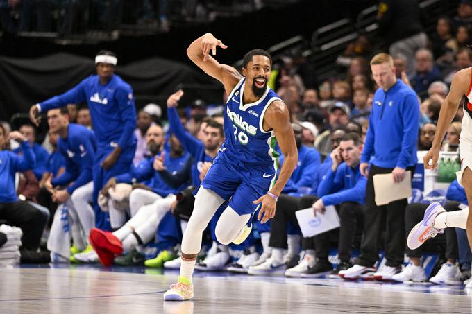 Spencer Dinwiddie je zadel tri trojke zapored. | Foto: Reuters