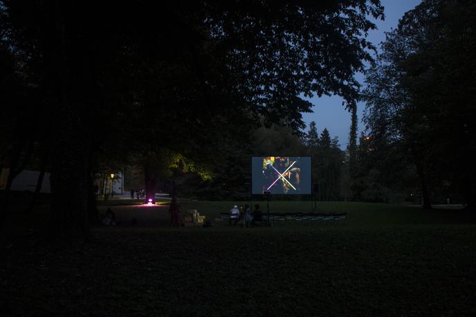 Plečnikovo letno gledališče | Projekcija filma Divji fantje, ki se je kot predfestivalski dogodek mednarodne umetniške platforme Spider že zgodila na jasi - nekdanje Plečnikovo gledališče za Tivolskim gradom, kjer se bodo v naslednjih dneh odvili še drugi festivalski dogodki. | Foto Matija Lukić