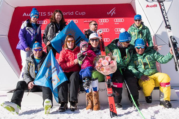 Superveleslalomsko zmago v Cortini leta 2017 je proslavila z družino. | Foto: Guliverimage/Getty Images