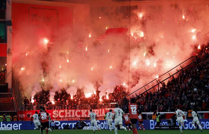 Derbi v Leverkusnu se je končal brez zmagovalca.. | Foto: Reuters