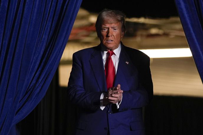 Donald Trump | Američani bodo 5. novembra volili novega predsednika. Na izbiro imajo zdajšnjo podpredsednico Kamalo Harris in nekdanjega predsednika Donalda Trumpa. Zmaga demokratke bi najverjetneje pomenila nadaljevanje zdajšnje ameriške politike, večja uganka pa je, kakšna bo Trumpova politika v morebitnem drugem mandatu. | Foto Guliverimage