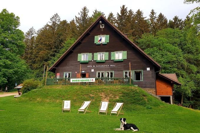 Koča na Žavcarjevem vrhu, naj planinska koča 2024 | Foto: Bobby Markoja