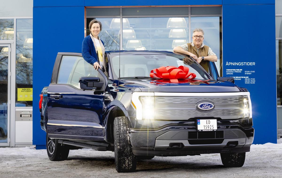 Ford F-150 lightning | Prva dva prejemnika električnega forda F-150 lightning na Norveškem. | Foto Ford