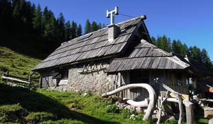 Bregarjevo zavetišče na planini Viševnik (1620 m)