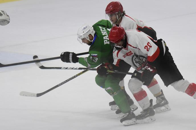 ol jes | Šest igralcev Olimpije in HD Hidra Jesenice je prejelo disciplinsko kazen igre, moštvi sta skupaj nabrali kar 338 kazenskih minut. Olimpija je zmagala z 8:0. | Foto Eva Brili Grebenar