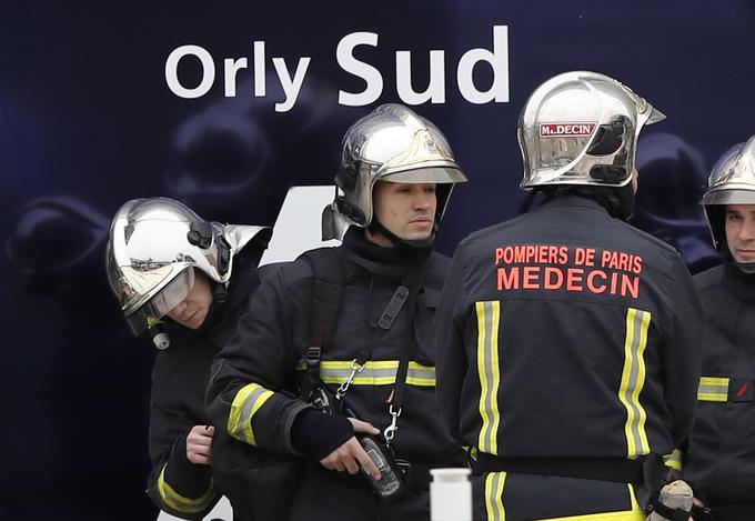 Letališče Olry je bilo več ur zaprto. | Foto: Reuters