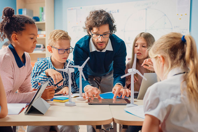 Učenci se na interaktivni način seznanjajo z okoljskimi izzivi. | Foto: Shutterstock