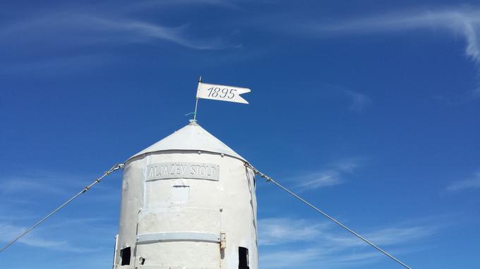 Nekatere poti, ki vodijo na najvišji slovenski vrh, so zaradi nujnih vzdrževalnih del zaprte. | Foto: STA ,