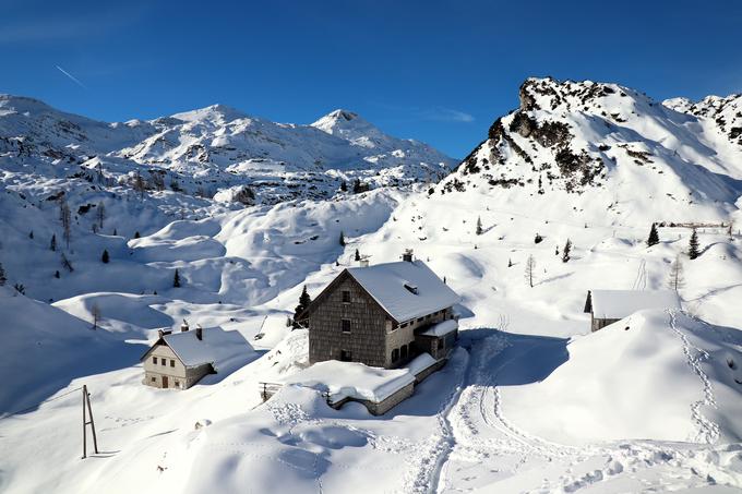 Koča pod Bogatinom (januar 2022) | Foto: Matej Podgoršek