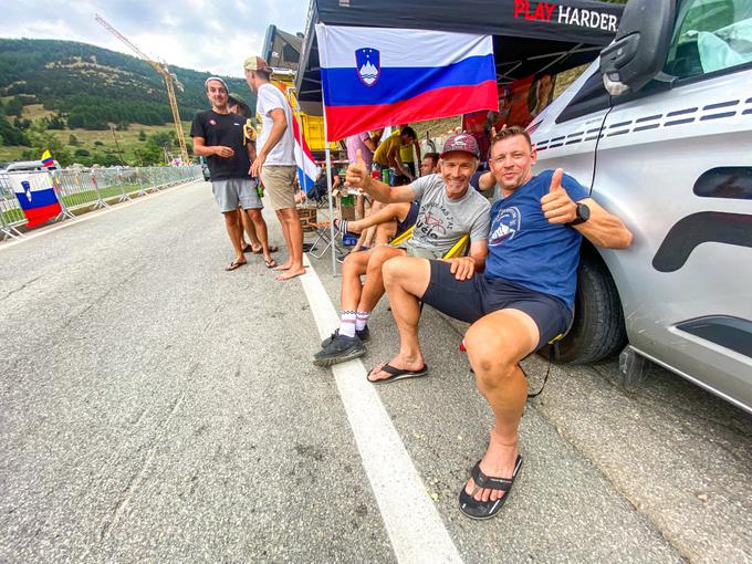 Matej in Grega sta že od petka v Franciji. V nedeljo sta namreč odpeljala amatersko dirko L'Etape du Tour, ki je šla po isti trasi, po kateri bodo danes kolesarili profesionalci v sklopu Dirke po Franciji. | Foto: Jaka Lopatič