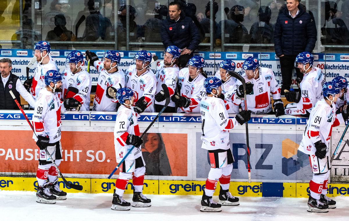 Innsbruck | Pandemija novega koronavirusa, zamenjava generalnega sponzorja lige in konec pogodbe s ServusTV so Innsbruck spravili v neugoden položaj. | Foto Sportida