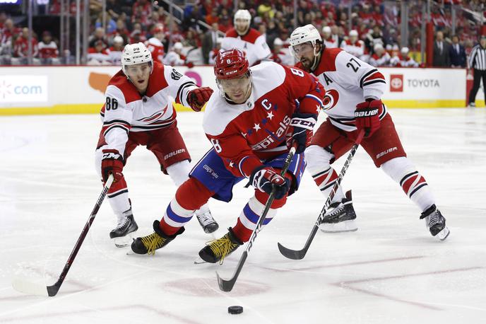 Washington Capitals Carolina Hurricanes | Prvaki iz Washingtona se za napredovanje merijo z moštvom Carolina Hurricanes. | Foto Reuters