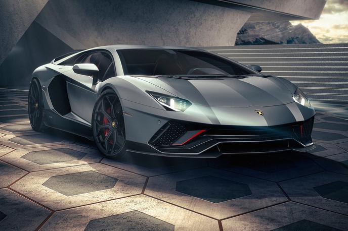 Lamborghini ultimae | Najbolj dragoceni del tovora ladje Felicity Ace so bili Lamborginijevi aventadorji v različici ultimae. Vsak med njimi je stal pol milijona dolarjev. | Foto Lamborghini