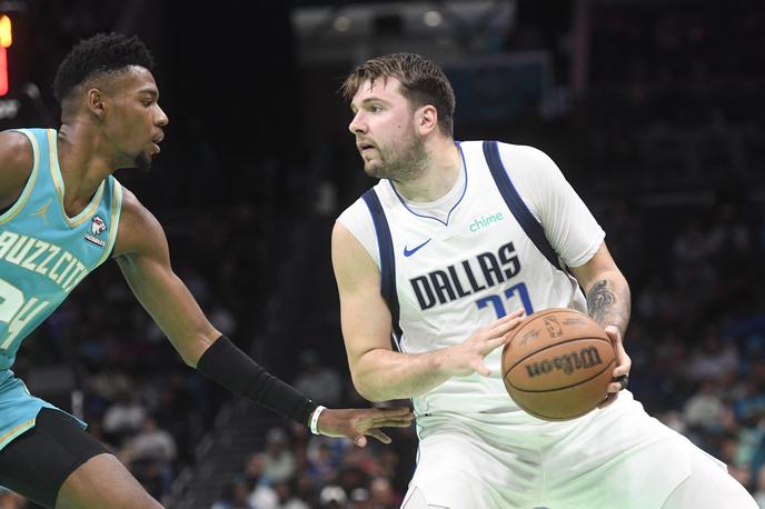 Luka Dončić | Luka Dončić se lahko po novem pohvali že s 77 trojnimi dvojčki. Ni kaj, to je njegova najljubša številka! | Foto Reuters