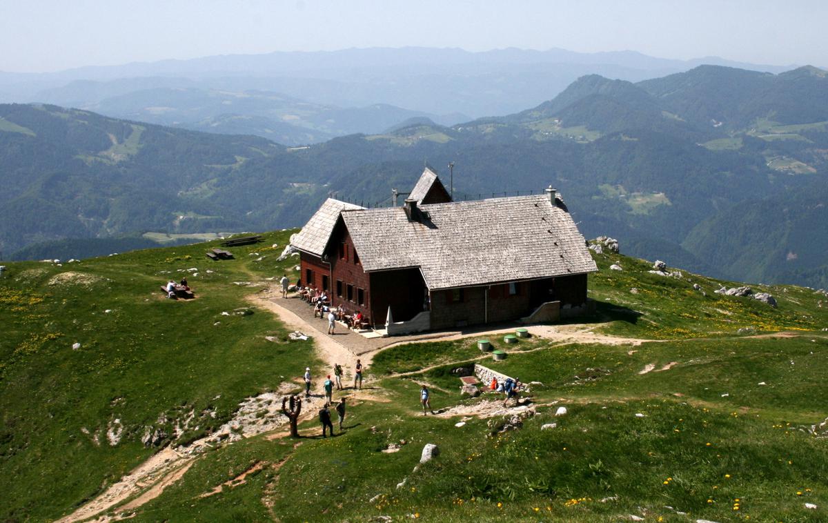 Krekova koča na Ratitovcu | Krekova koča na Ratitovcu je ena od finalistk akcije Naj planinska koča na Siol.net. | Foto Manca Čujež