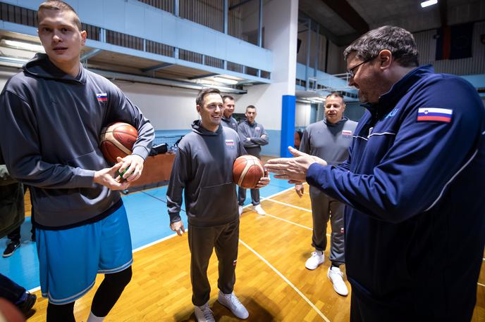 trening slovenska košarkarska reprezentanca Aleksander Sekulić | Aleksander Sekulić lahko danes slovensko izbrano vrsto popelje do vozovnice za SP. Slovenci so do zdaj trikrat nastopili na svetovnih prvenstvih. | Foto Vid Ponikvar/Sportida