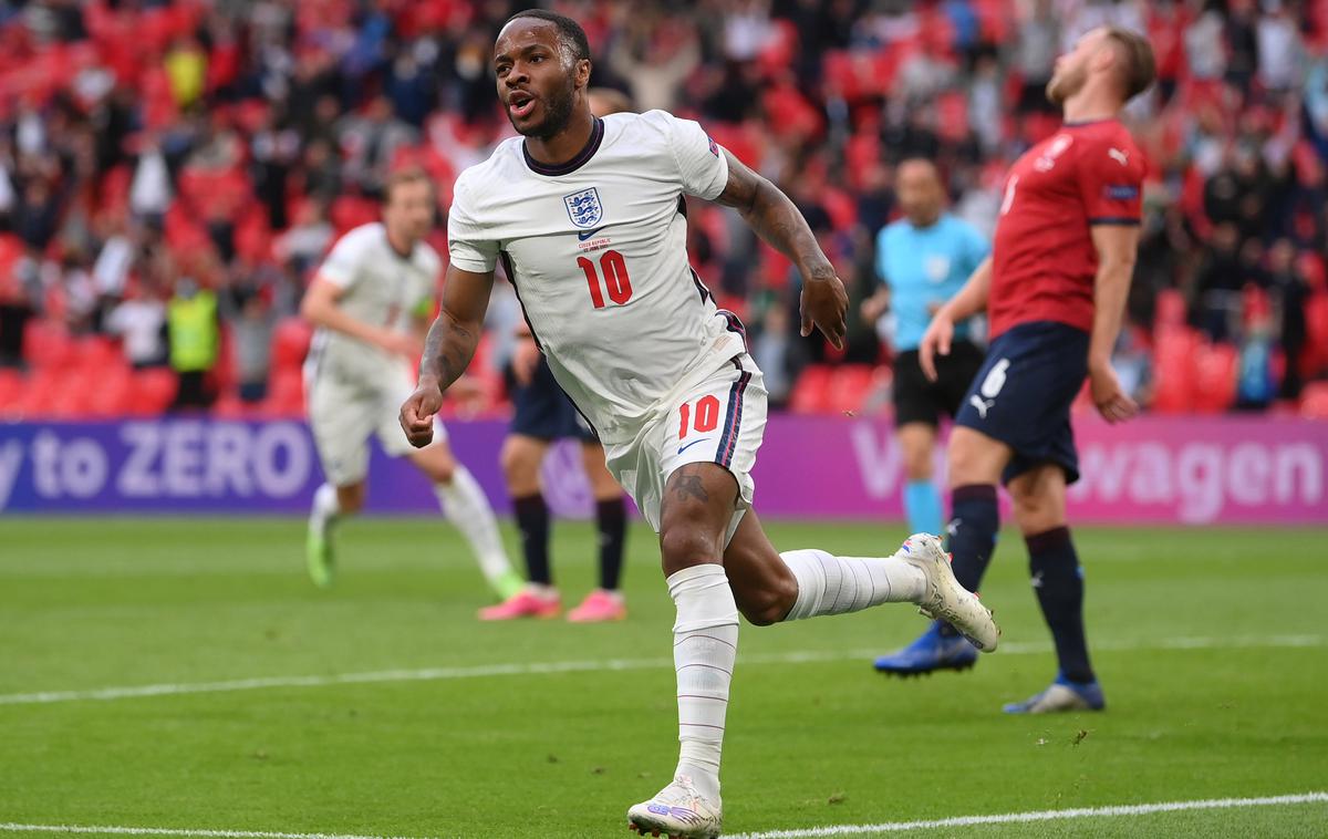 Anglija Češka | Anglijo je v vodstvo popeljal Raheem Sterling, edini strelec treh levov v skupinskem delu, ki so ga Angleži končali z nedotaknjeno mrežo. | Foto Reuters