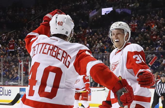 Tekmo med Detroit Red Wings in Winnipeg Jets je v korist rdečih kril odločil Henrik Zetterberg. | Foto: Getty Images