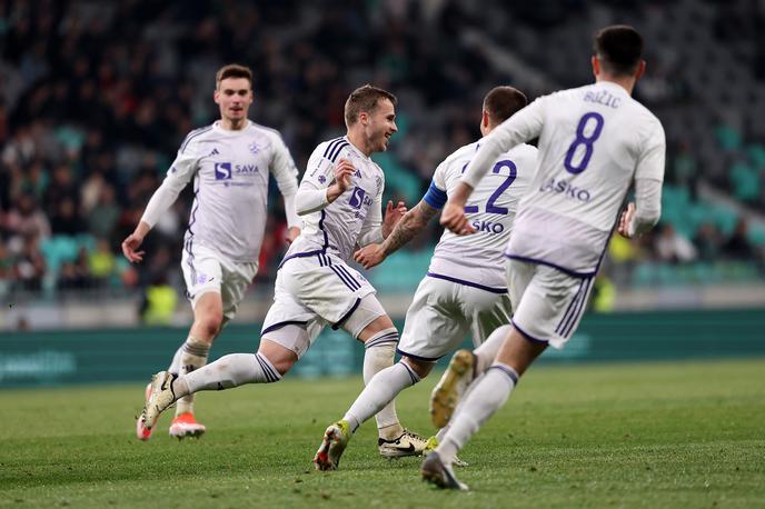 NK Maribor Jan Repas | Jan Repas je (sicer z malo pomoči enega od branilcev) premagal Matevža Vidovška za vodstvo in zmago Maribora z 2:1. | Foto www.alesfevzer.com