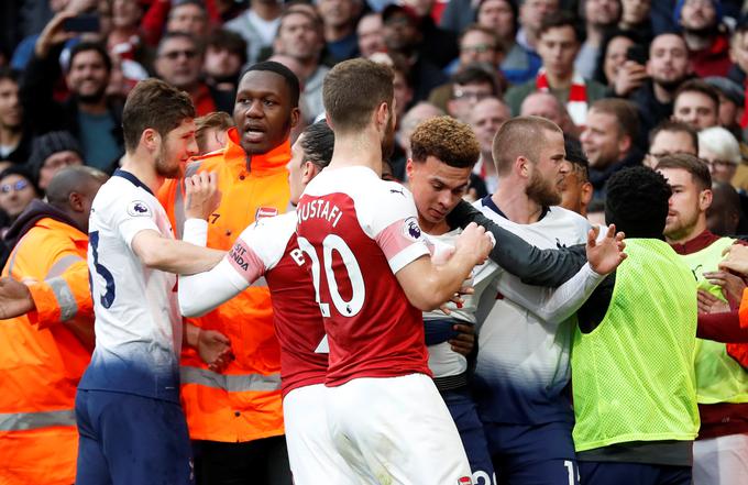 Gneča na igrišču po izenačenju Tottenhama na 1:1. | Foto: Reuters