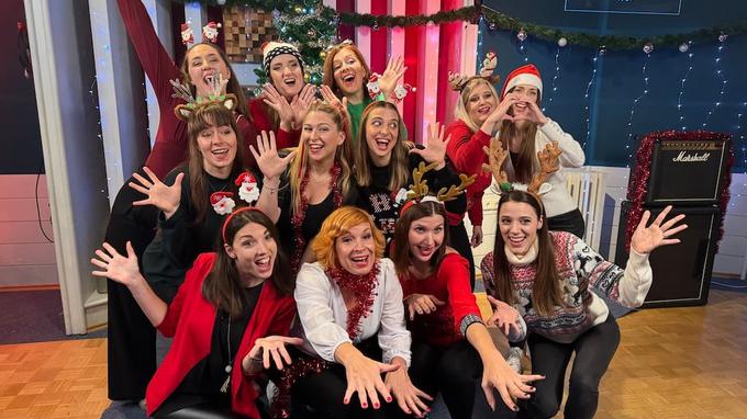 Perpetuum Jazzile so pred kratkim posneli priredbo božične klasike All I Want For Christmas Is You, konec leta pa pripravljajo praznična koncerta v hramu slovenske kulture. | Foto: Arhiv Perpetuum Jazzile