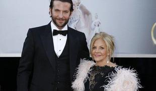 Bradley Cooper še vedno živi pri mami