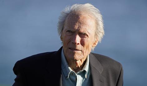 Igralec Clint Eastwood po dolgem času znova v javnosti #video