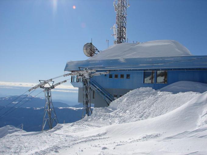 Januarja 2013 se je na kaninskem smučišču iztirila gondolska vrv, s tem pa se je delovanje smučišča za nekaj let prekinilo, veliko ljudi je ostalo brez delovnih mest, zimski turizem na Bovškem pa je zamrl.  | Foto: Ljubo Hrast/ATC Kanin Bovec