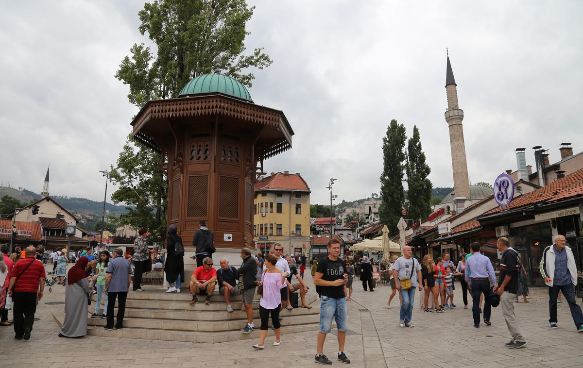 sarajevo | En gigabajt podatkovnega prenosa s sarajevske Baščaršije presega deset tisoč (da, deset tisoč!) evrov, kar pomeni ogromno čevapčičev in burekov. | Foto Daniel Fazlić