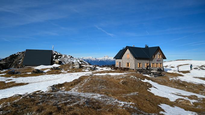 Sobota, 30. december, na sončnem Ratitovcu. Krekova koča. | Foto: Matej Podgoršek