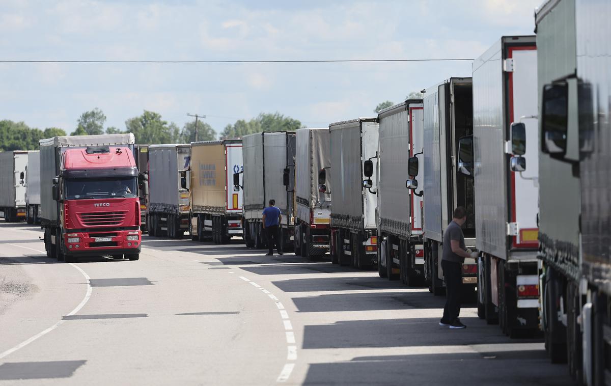 Rusija, Latvija, meja | Po navedbah urada gre za osebe, ki niso predložili potrebnih dokumentov za podaljšanje stalnega bivanja oz. se do 1. septembra niso prijavili na izpit iz latvijščine. Državo morajo zapustiti do 30. novembra. | Foto Guliverimage