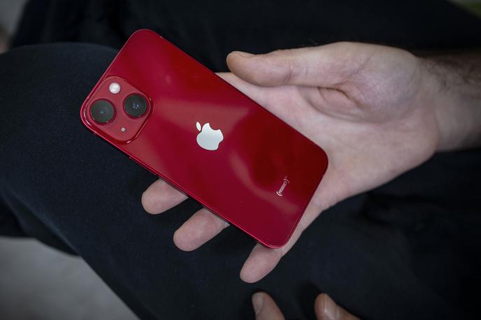 Apple iPhone 13 Mini | Med prizadetimi napravami so iPhone 6S in novejši modeli. | Foto Ana Kovač