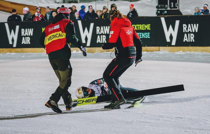 Tudi Jacqueline Seifriedsberger se je na turneji Raw-Air težje poškodovala. | Foto: Sportida