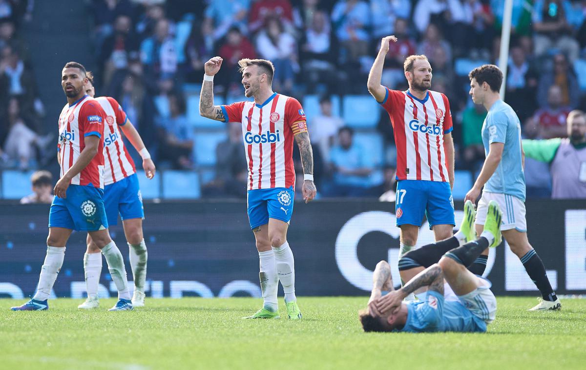 Girona | Girona je z zmago znova na vrhu. A pred belim baletom ima le točko prednosti, pa tudi tekmo več. | Foto Guliverimage