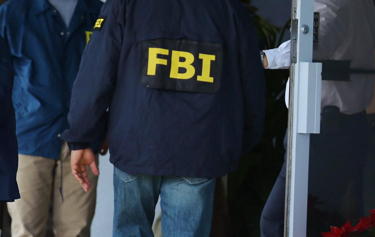 FBI | Durham je doslej v dveh letih dosegel priznanje analitika FBI, da je priredil prošnjo za izdajo preiskovalnega naloga za Trumpovega sodelavca pred posebnim tajnim sodiščem. Pred kratkim je obtožil pravnika iz kampanje Hillary Clinton Michaela Sussmana, da je lagal agentom FBI. | Foto Getty Images