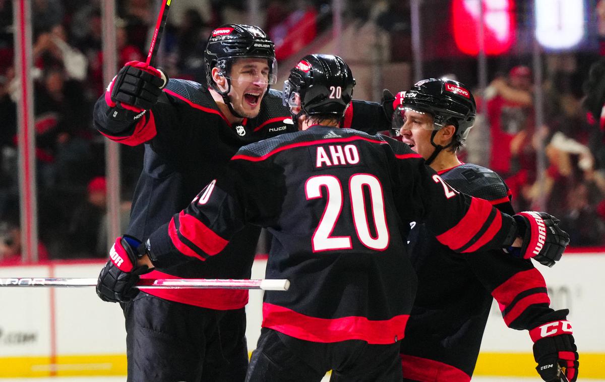 Carolina Hurricane | Hokejisti Caroline Hurricane so se z zmago izognili izpadu iz končnice lige NHL. | Foto Reuters