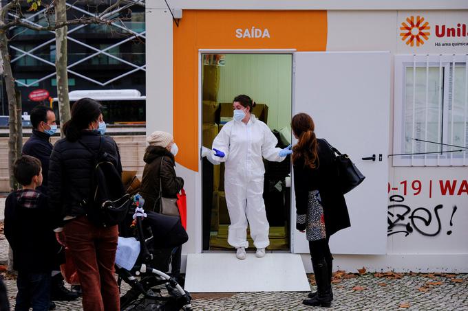 Na Portugalskem so decembra 2021 dnevno opravili približno petkrat več testov kot decembra 2020. | Foto: Reuters