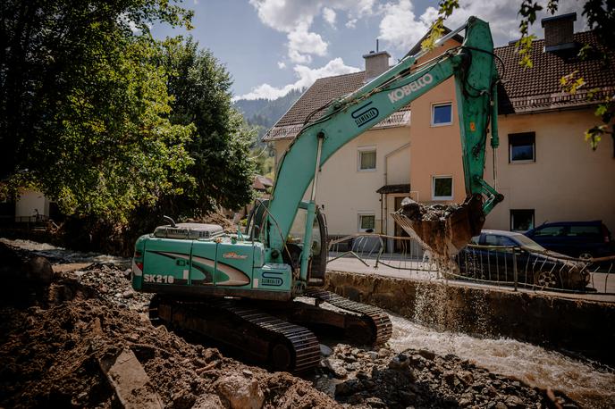 Poplave. Ujma. Karitas. | Člani skupine so se seznanili, da so bili vzorci mulja in tal pod sedimentom na poplavnih območjih odvzeti na 21 merilnih mestih, ko bodo znani rezultati, bodo z njimi seznanili javnost. | Foto Irek Dorozanski