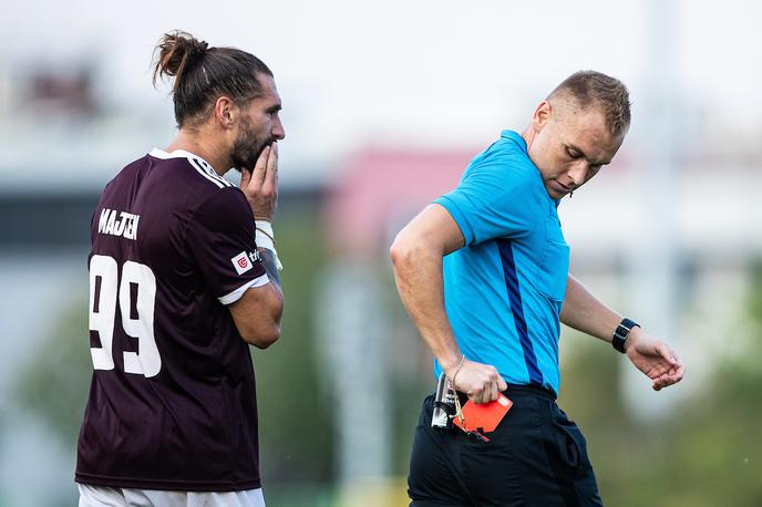 NK Bravo NK Triglav | Na tekmi med Bravom in Triglavom "so padli" štirje rdeči kartoni. | Foto Grega Valančič/Sportida