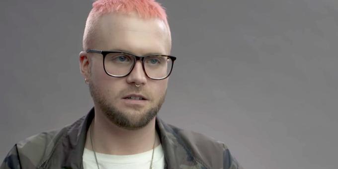 Christopher Wylie je postal obraz najnovejšega mednarodnega škandala, za katerega zdaj vse kaže, da bo prerasel okvire zlorabe uporabniških podatkov in postal politična nočna mora.  | Foto: YouTube