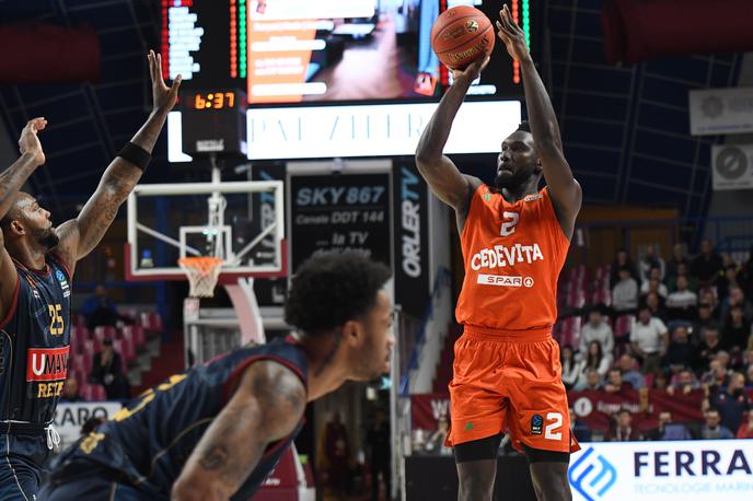 Reyer Venezia Cedevita Olimpija Amadou Sow | Košarkarji Cedevite Olimpije so na gostovanju v Benetkah vodili praktično vso tekmo, v zadnjih minutah pa zapravili prednost in izgubili. | Foto Tine Ružič/Cedevita Olimpija