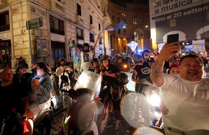 Neapelj, navijači Napolija | Foto: Reuters