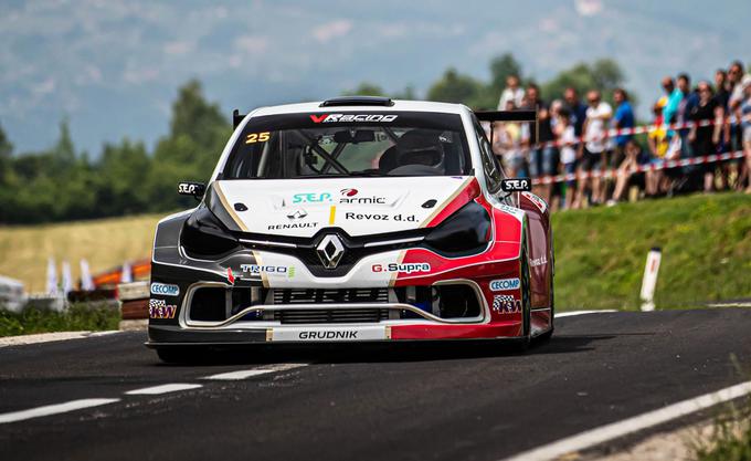 Matej Grudnik (renault clio E1) je lani zmagal v konkurenci državnega prvenstva. | Foto: Uroš Modlic