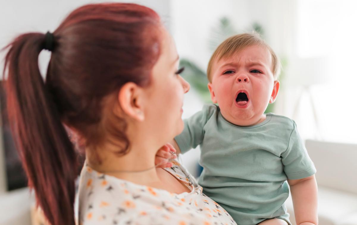 Kašelj, bolezen | Na oslovski kašelj moramo pomisliti pri vsaki osebi, kjer je dolgotrajen kašelj edini in prevladujoč simptom bolezni, opozarjajo na NIJZ. | Foto Shutterstock