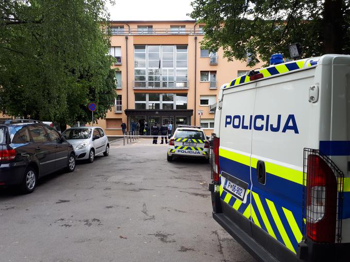 Rop, bencinski servis, policija | Foto: Bojan Puhek