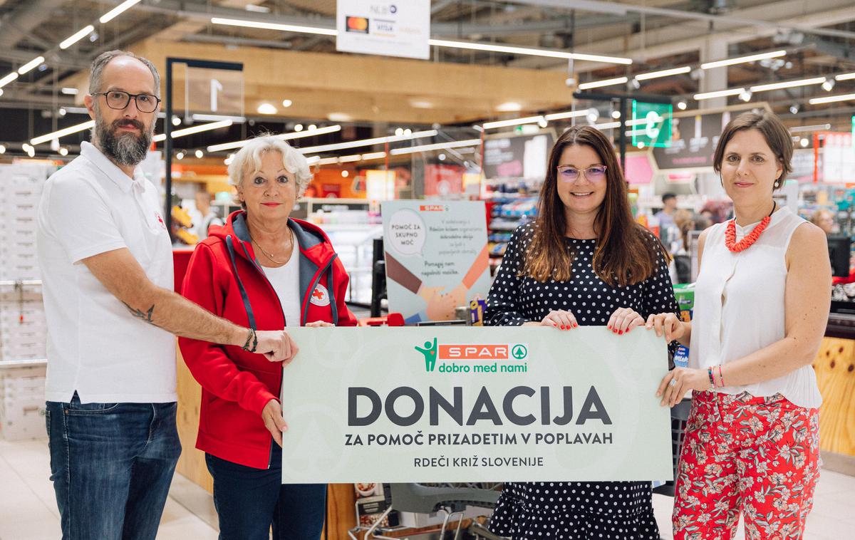 Spar | Predaja donacije Rdečemu križu Slovenije. Na fotografiji od leve proti desni: predstavnik za odnose z javnostmi Rdečega križa Slovenije Matic Slapšak, predsednica Rdečega križa Slovenije mag. Ana Žerjal, direktorica marketinga Spar Slovenija Lidija Rakuša in predstavnica za odnose z javnostmi Spar Slovenija Pika Breskvar | Foto Spar