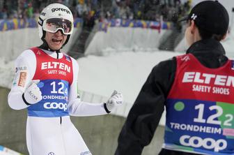 Veselje po srebrni medalji: Nika Prevc priznala, da je bilo napeto, Lanišek se je obrnil proti Domnu