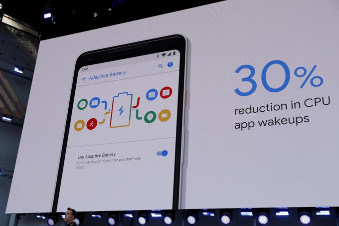 Funkcija, ki se ji bo reklo Adaptive battery (Prilagodljiva baterija), bo obremenitev procesorja mobilne naprave, kar zadeva aplikacij, ki jih uporabnik ne odpira pogosto, zmanjšala za 30 odstotkov, obljublja Google. | Foto: Reuters